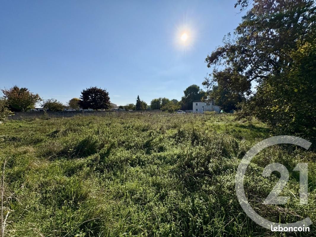 Terrain 1 910 m² La Clisse · 85 000 €