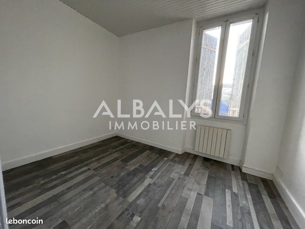 https://img.leboncoin.fr/api/v1/lbcpb1/images/1b/04/09/1b040937ba58b44061b3887600d1ed53c0ba17dc.jpg?rule=ad-image