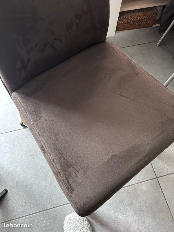 Lot 4 chaises (image 1)
