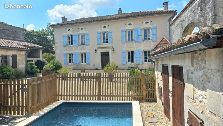 Maison charentaise de charme 7 pièces 240m² Secteur MARSAC