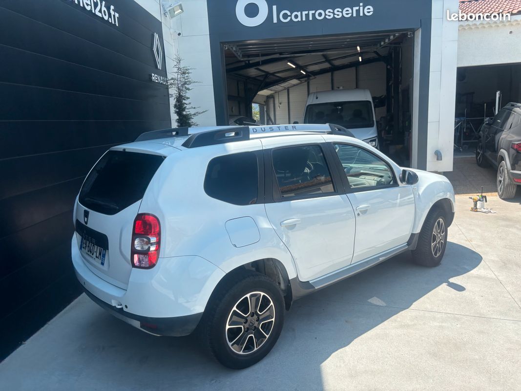 DACIA Duster dCi 110 4x2 Black Touch 2017 (image 4)