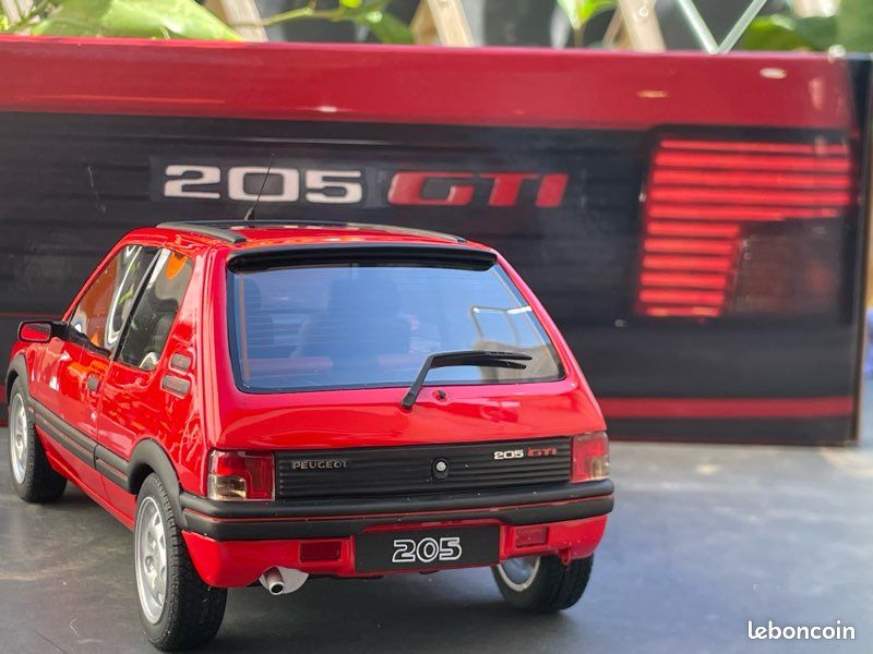 Rare Peugeot 205 GTI 1l9 Electro-choc 1/18 Ottomobile (image 11)