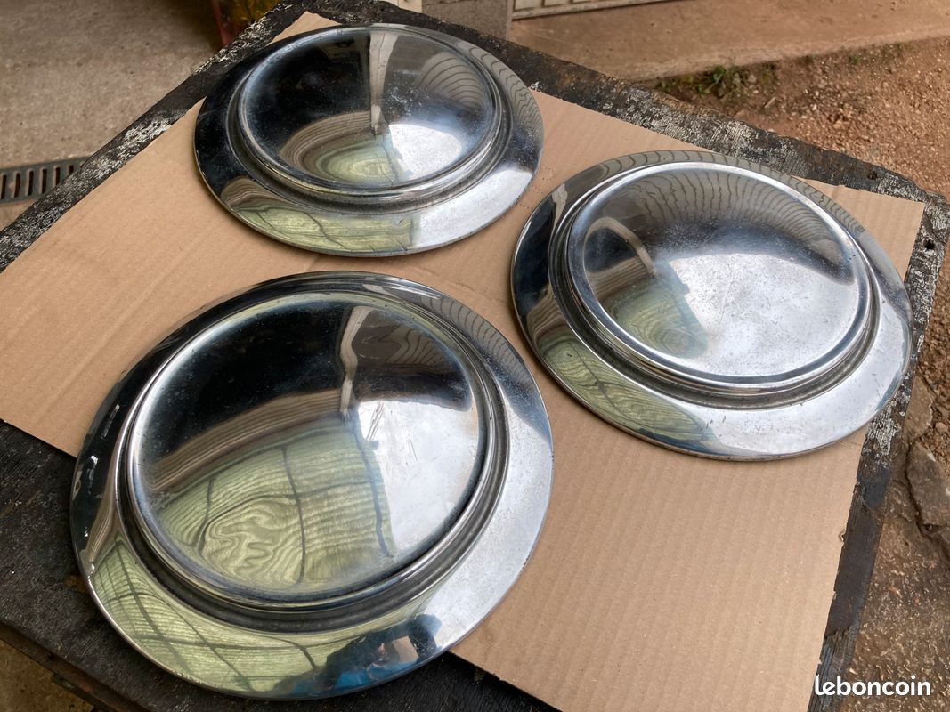 Lot de 3 enjoliveurs de Simca 9 Aronde (51-53) (image 2)