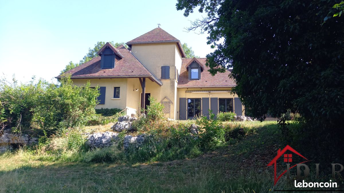 Maison 8 pièces 210 m² · à Montrond · 210 m² · 349 000 €