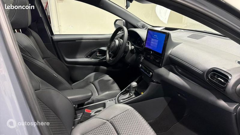 Toyota Yaris 130h Collection 5p MY26 (image 15)