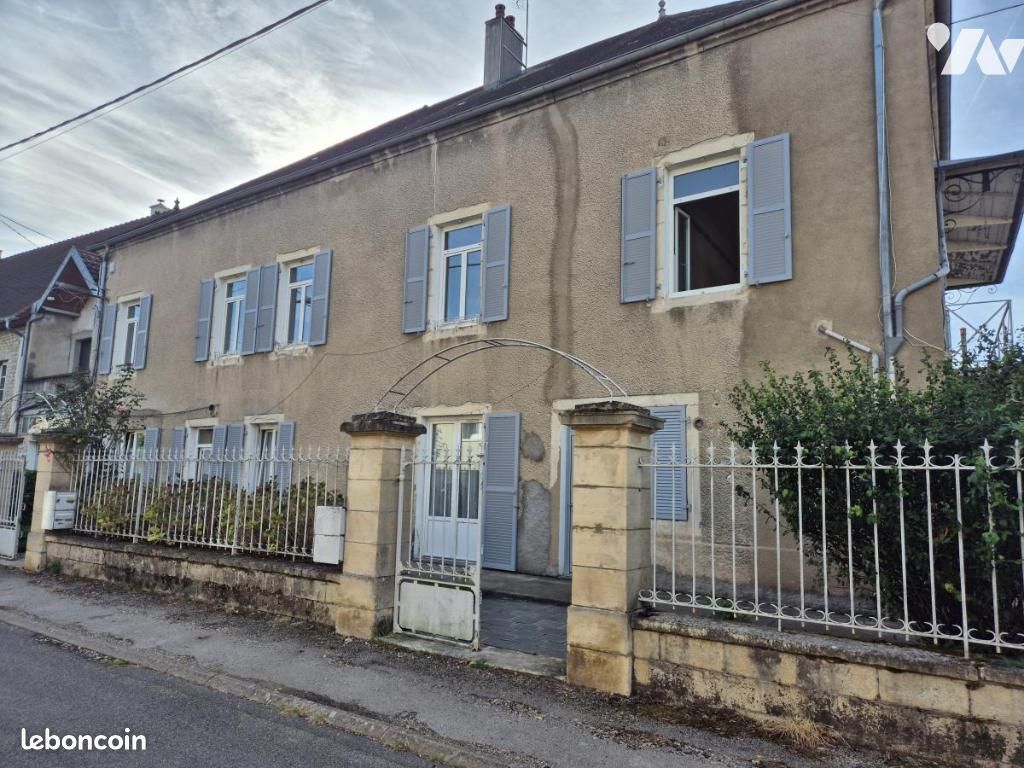 Immeuble 2 pièces 451 m² · à Fraisans · 451 m² · 315 000 €