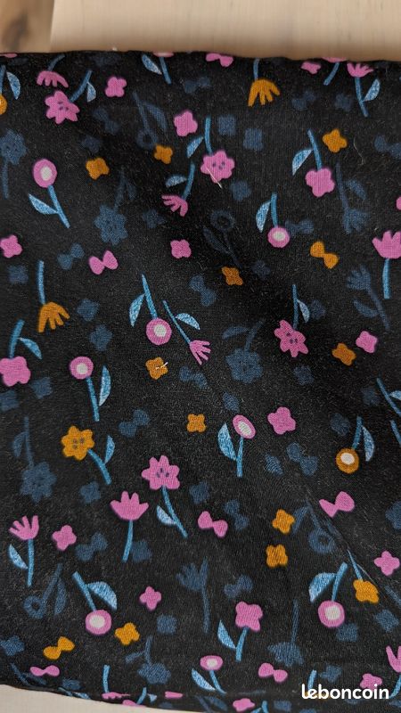Tissu au mètre ou rouleau, boutons, fils Neufs (image 6)