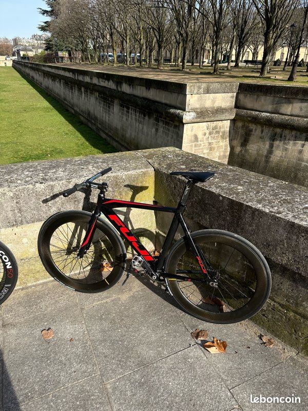 Fuji Track Pro 2009 for Sale in Chicago, IL