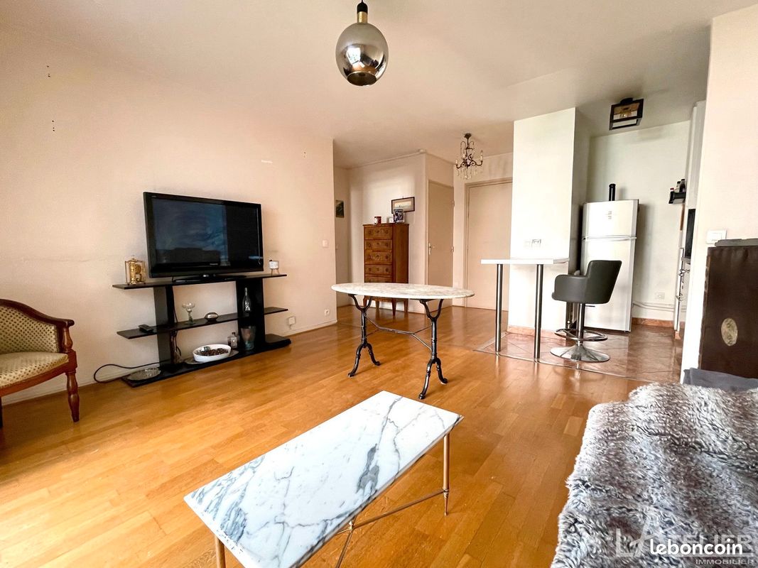 Appartement 2 pièces 44 m² · à Suresnes · 44 m² · 220 000 €