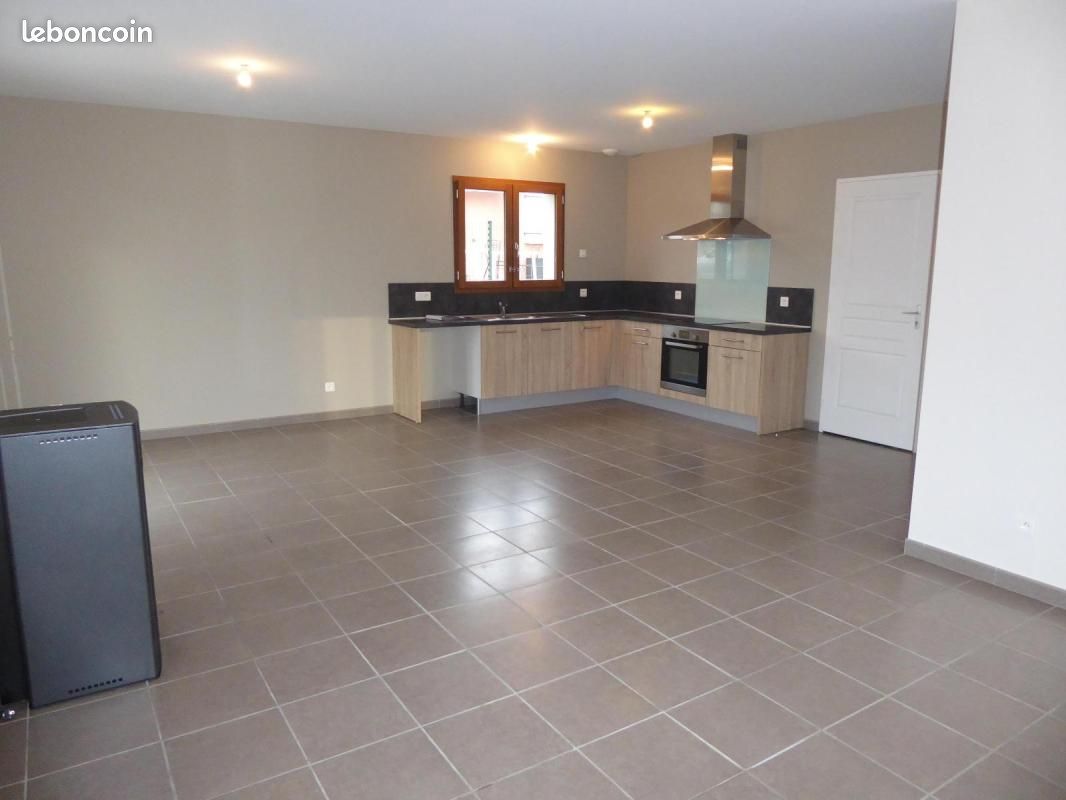 Maison 4 pièces 86 m² · à Vesseaux · 86 m² · 850 €/mois