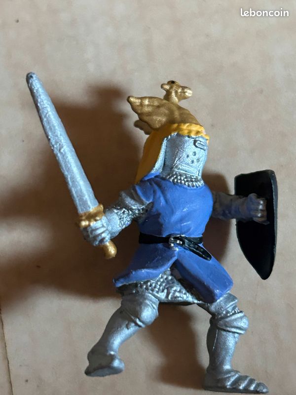 Petite figurine chevalier du Moyen âge (image 2)