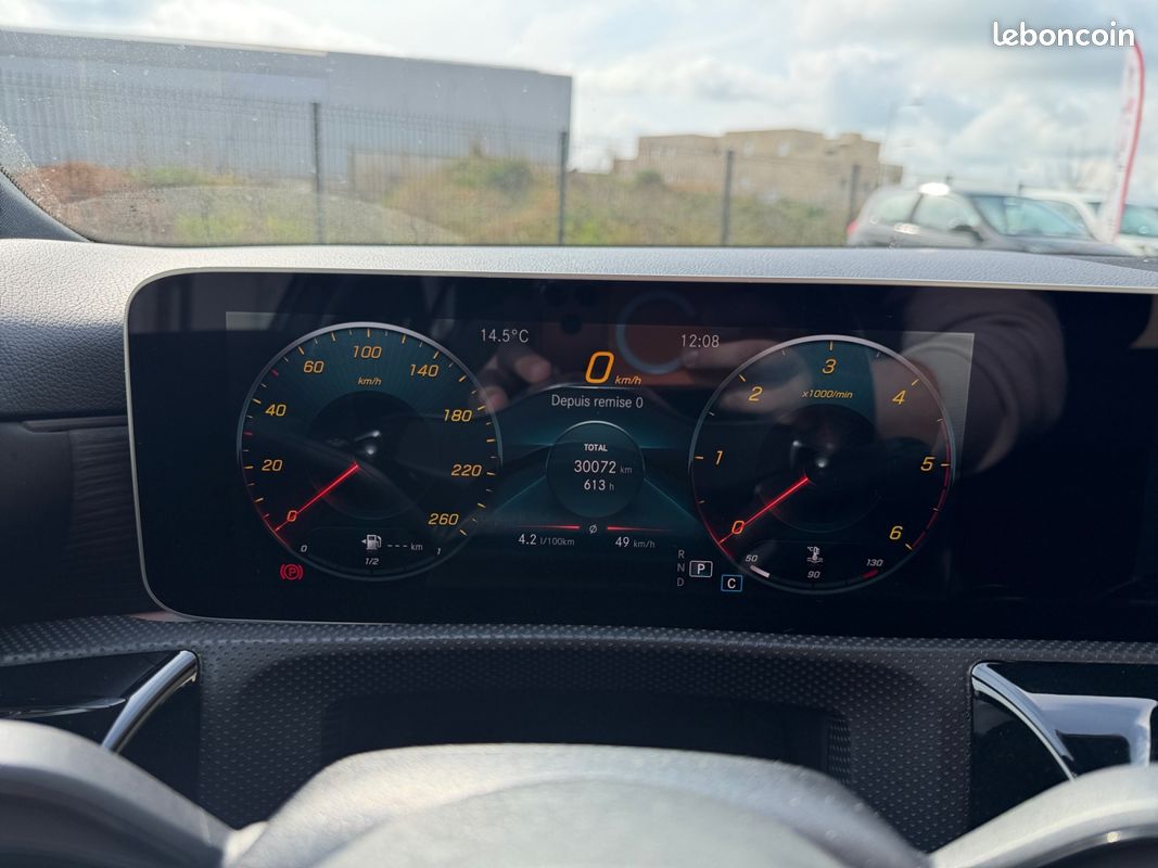 MERCEDES CLASSE A BERLINE A180 D AMG LINE 7G-DCT 116Ch Caméra 360 Sièges chauffants CarPlay Garantie 12 mois (image 14)