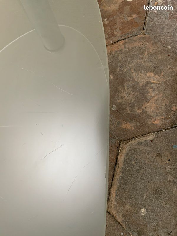 Petite/mini, table basse/de salon, originale, design, verre trempé, transparent, Opaque . Et pieds en alu. H : 36 X 61 X 43 cm. Modèle Unique. Très bon état. 30 euros (image 4)