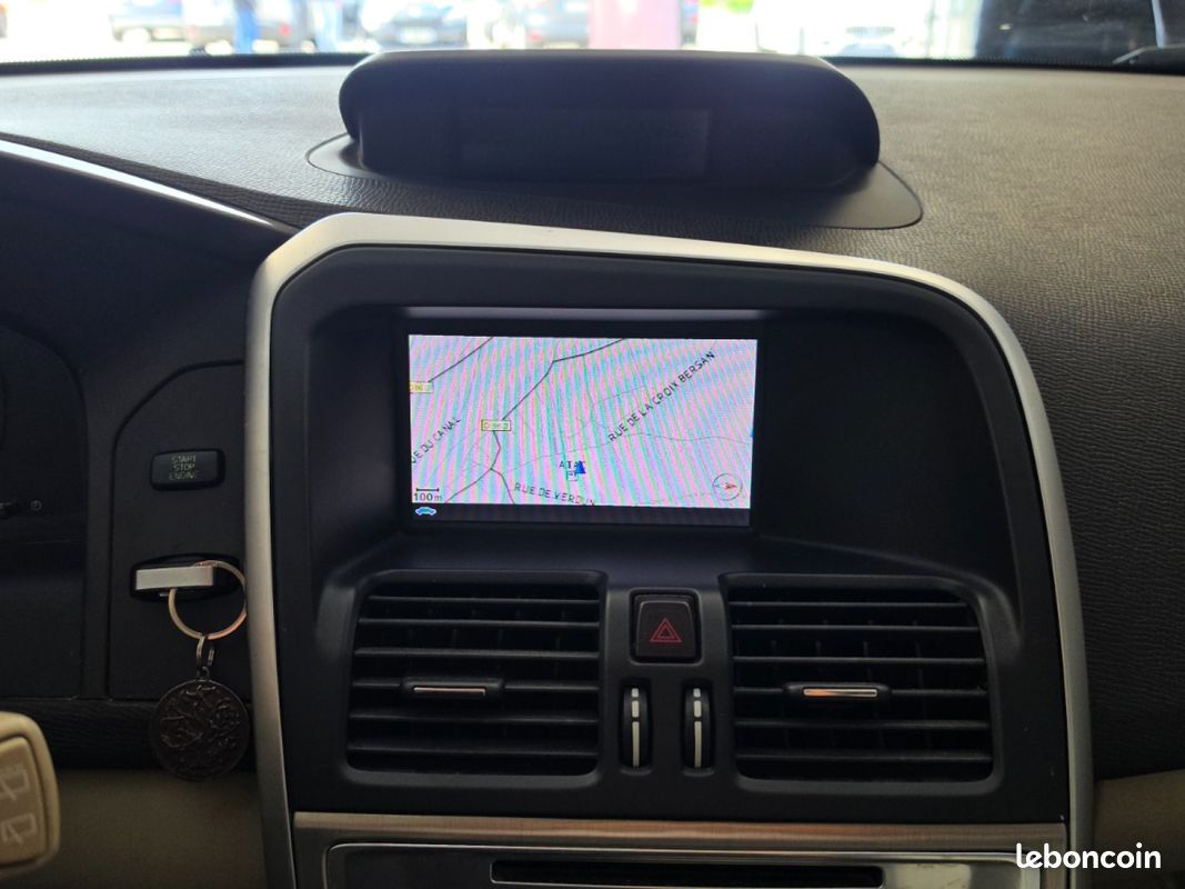 VOLVO XC60 D5 AWD Summum Geartronic A (image 17)