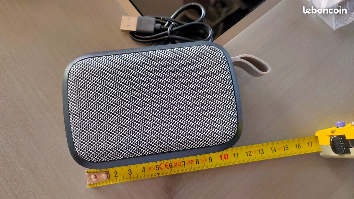 Enceinte, lampe, radio atlas (Neuf avec emballage d'origine) à Le locle