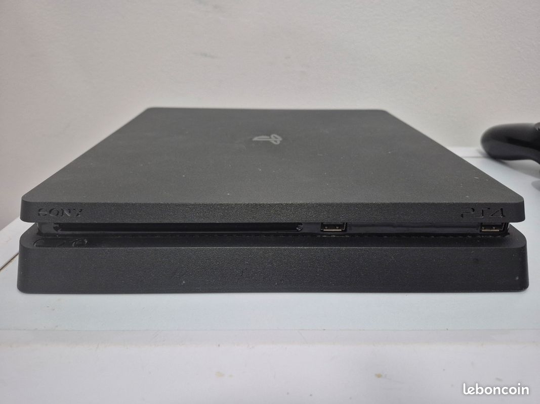 PS4 slim 1To + 2 manettes (image 2)