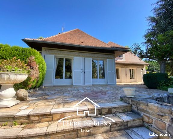Propriété 8 pièces 243 m²