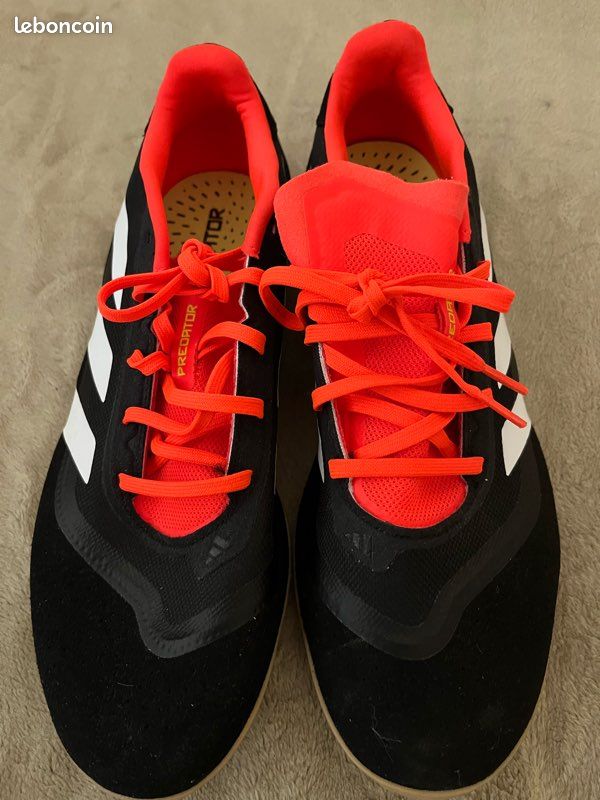 Chaussures de foot salle Adidas Predator – Taille 46 – Très bon état (image 1)