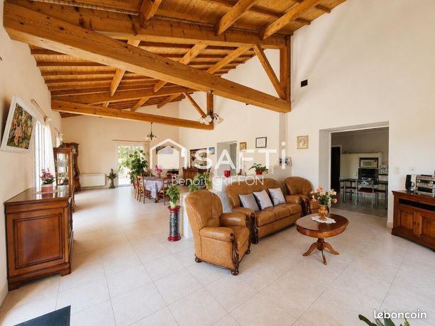 Propriété 6 pièces 197 m²