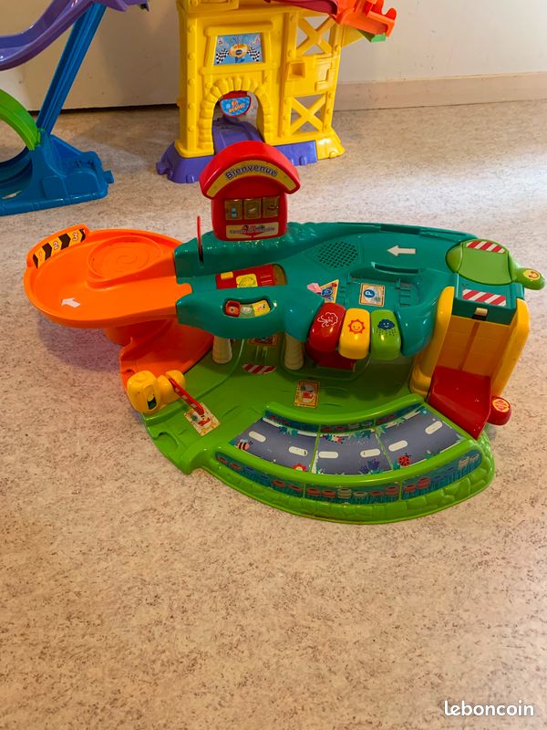Ensemble de jeux de voiture ( circuit) + un camion gratuit (image 3)