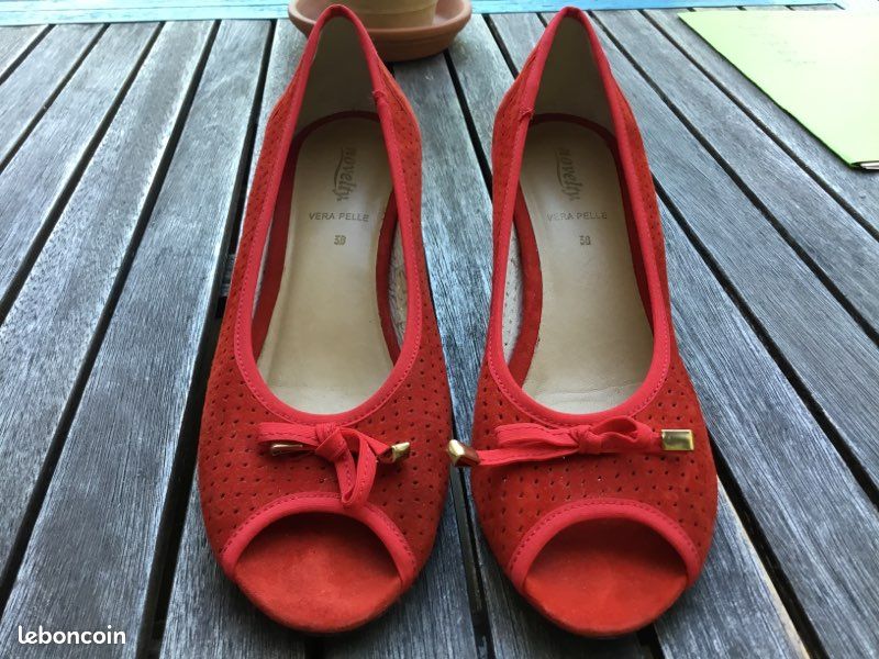 Chaussures escarpins made in Italy (image 1)