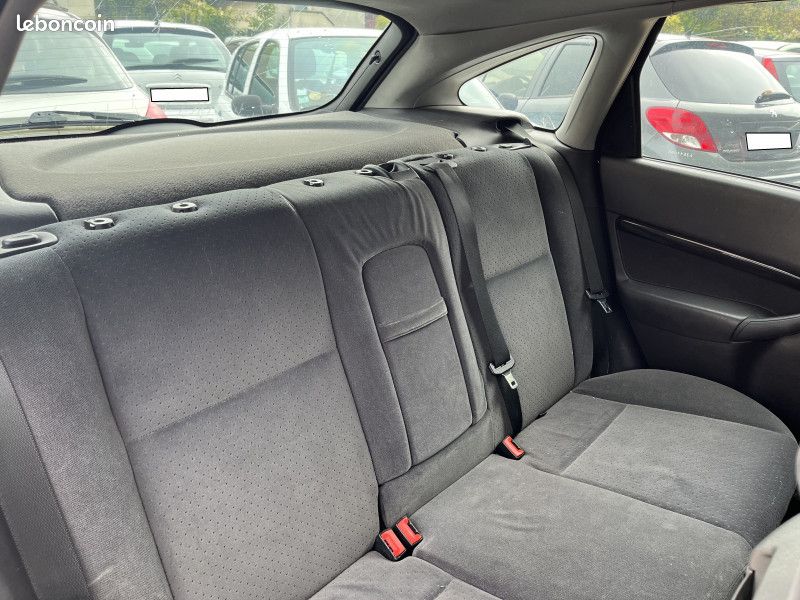 Ford FOCUS 1.8 TDCI 115CH GHIA 5P (image 5)
