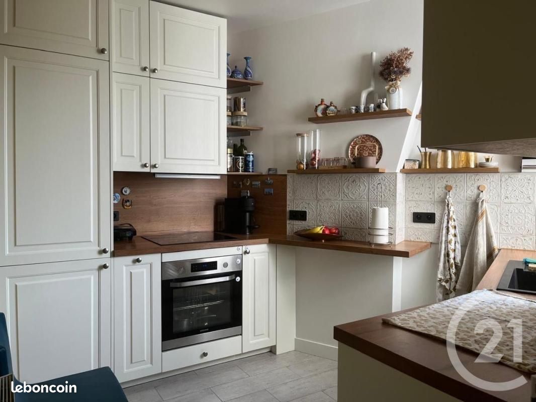 Appartement 3 pièces 77 m² · à Paris · 77 m² · 2 800 €