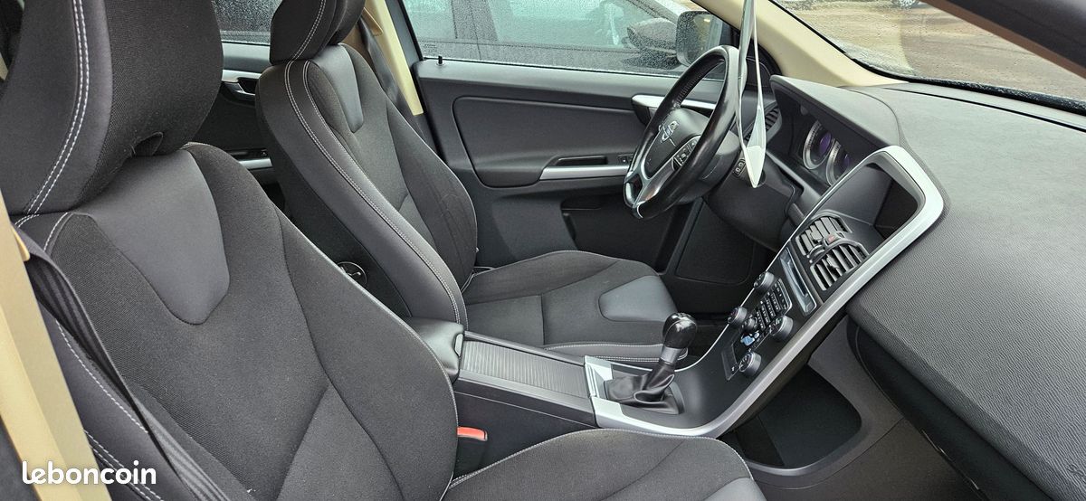 Volvo XC60 D3 163 CH DRIVE MOMENTUM BOITE MECANIQUE (image 5)