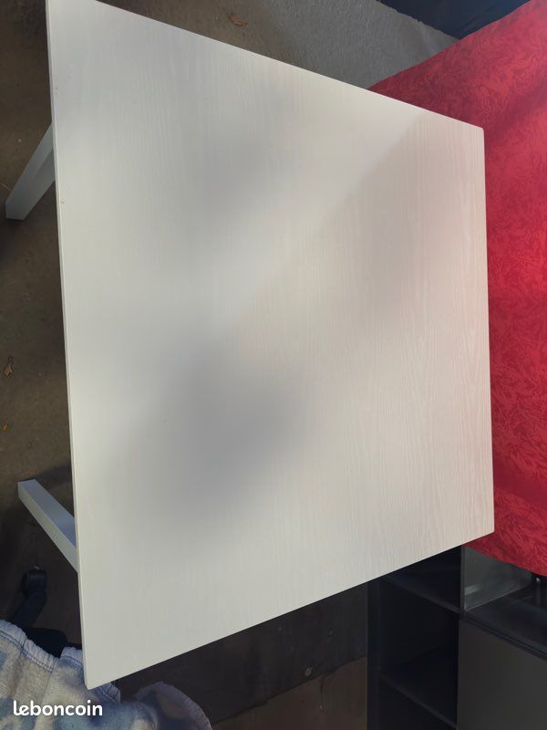 Table blanche (image 2)