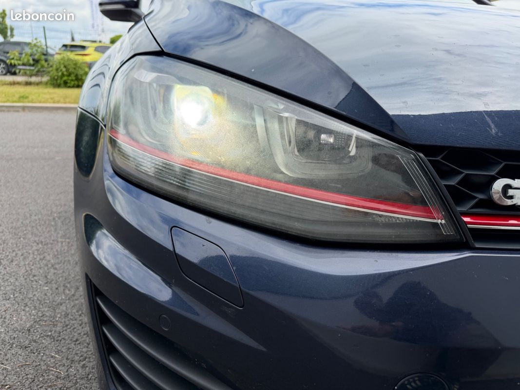 VOLKSWAGEN GOLF 7 GTI 2.0 TSI 220ch DSG6 - Sièges Chauffants / Carnet d'entretien - (image 40)