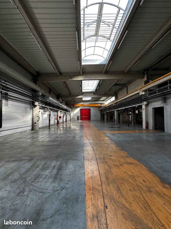 Local commercial 1 pièce 667 m² · à Oyonnax · 667 m² · 599 000 €