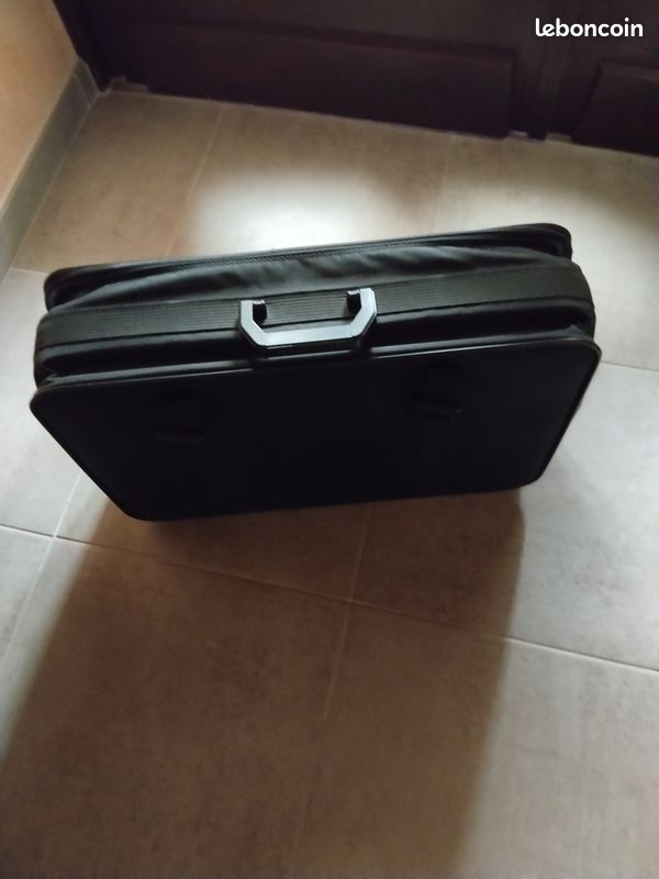 Valise noire souple avec deux lanières de fermeture plus fermeture éclair centrale (image 4)