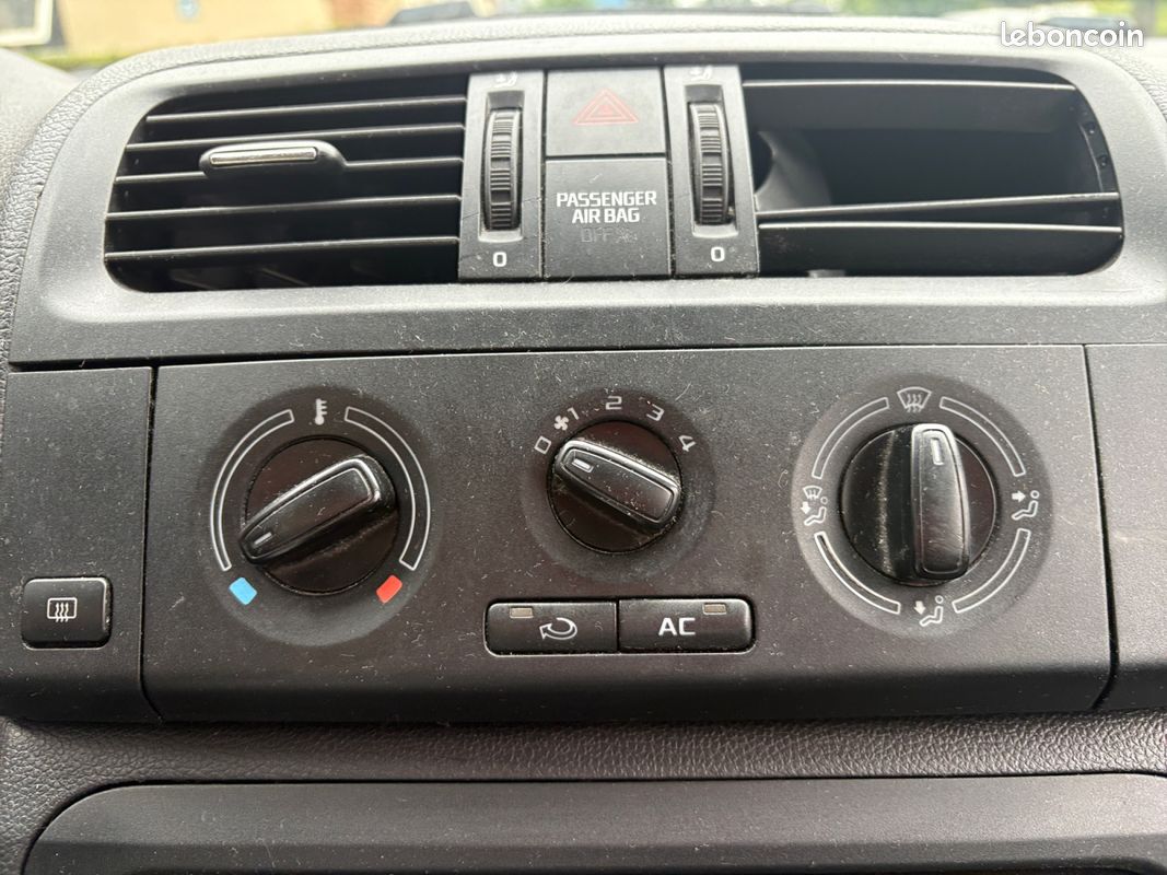 SKODA FABIA II 1.4 TDI 90 AMBITION 90Ch Garantie 12 mois (image 22)