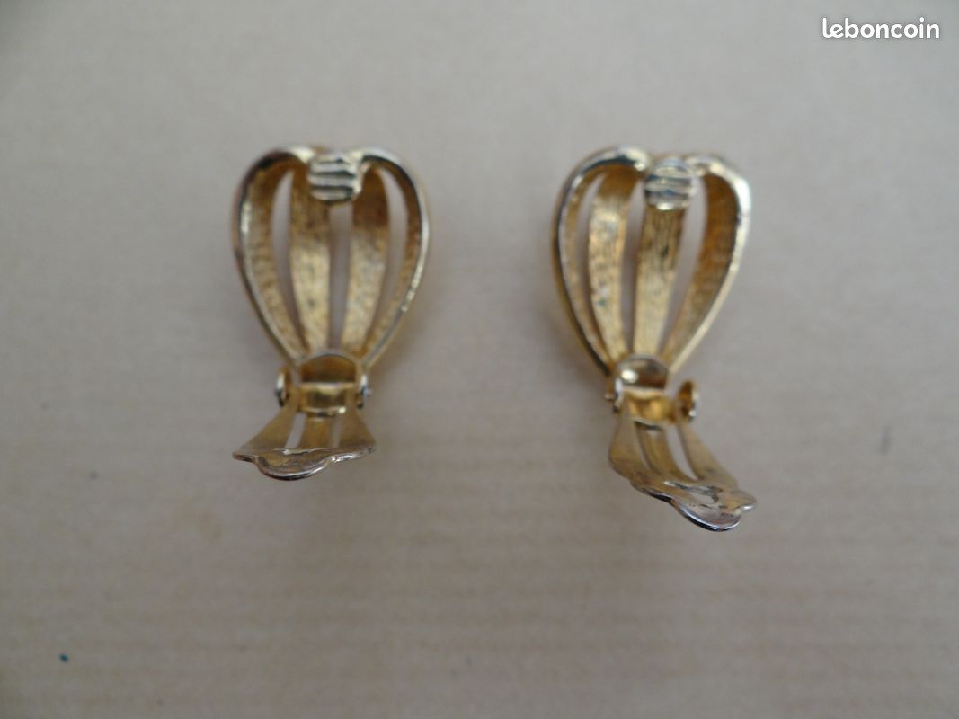 Boucles d'oreille clip doré et strass (image 3)