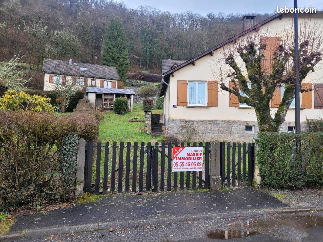 Maison 4 pièces 90 m² · à Champs-sur-Tarentaine-Marchal · 90 m² · 75 000 €