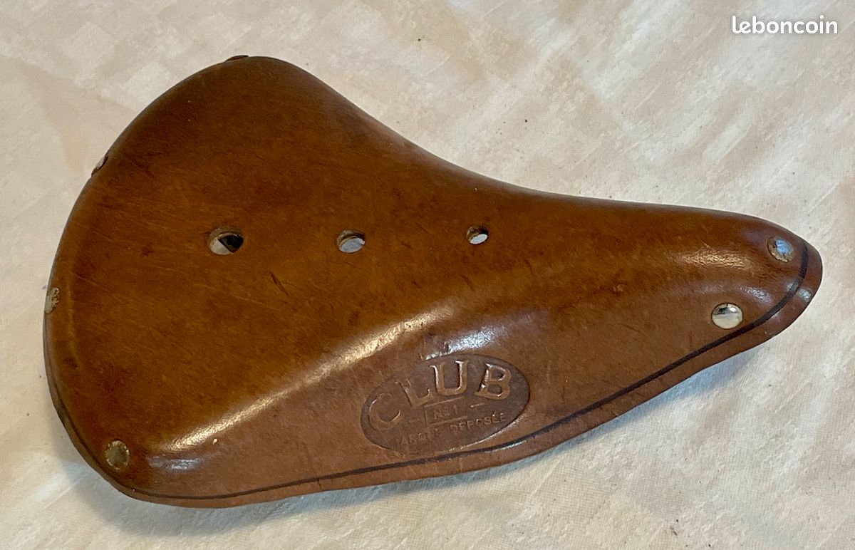 Selle de vélo ancienne image stock. Image du sports, étroit - 233169
