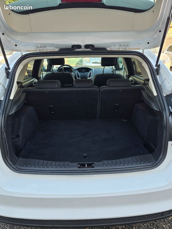 Ford Focus III Phase 1 diesel 1.6tdci 95ch année 2014 (image 6)