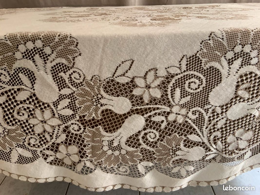 Nappe ronde vintage motifs floraux (image 5)