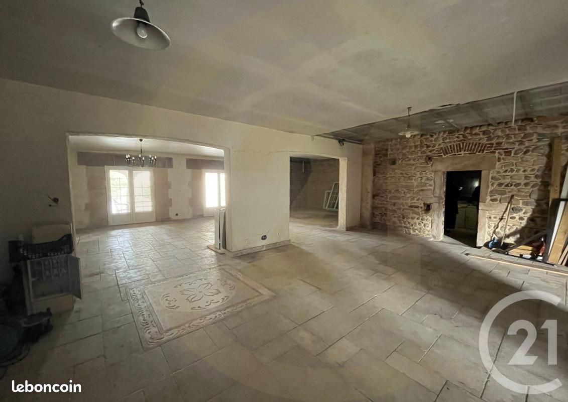 Maison 4 pièces 300 m² · à Châtonnay · 300 m² · 275 000 €