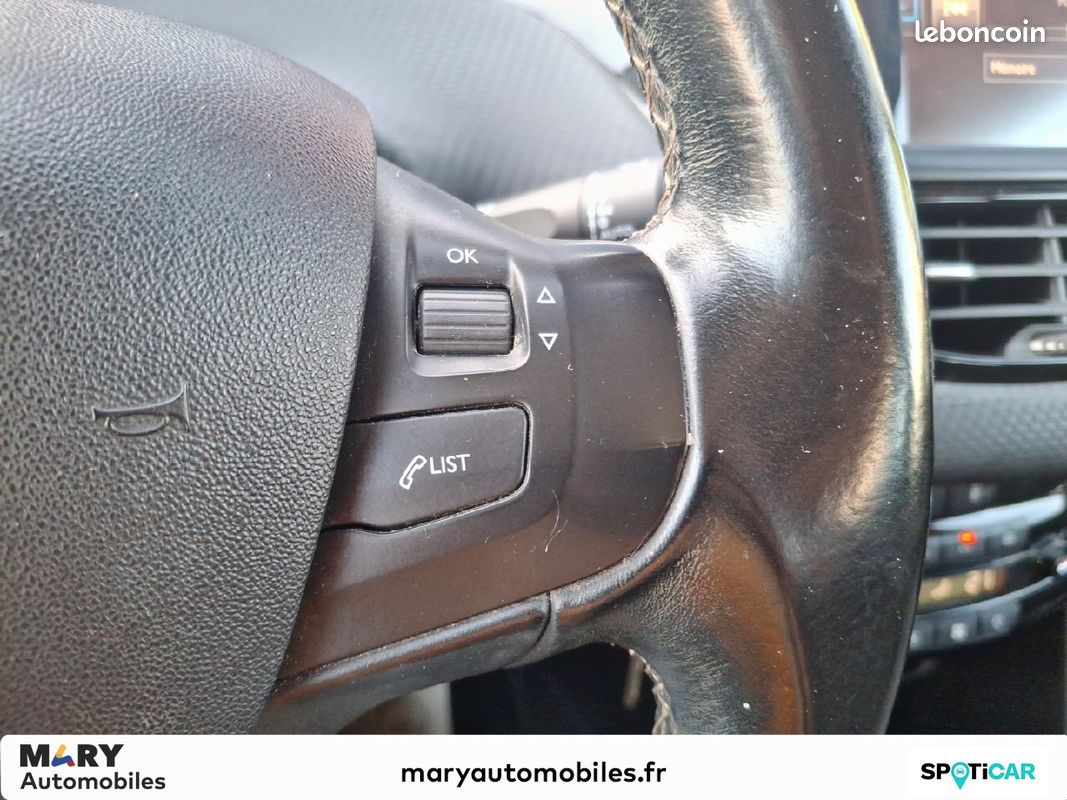 PEUGEOT 208 1.2 PureTech 110ch S&S BVM5 Allure (image 23)