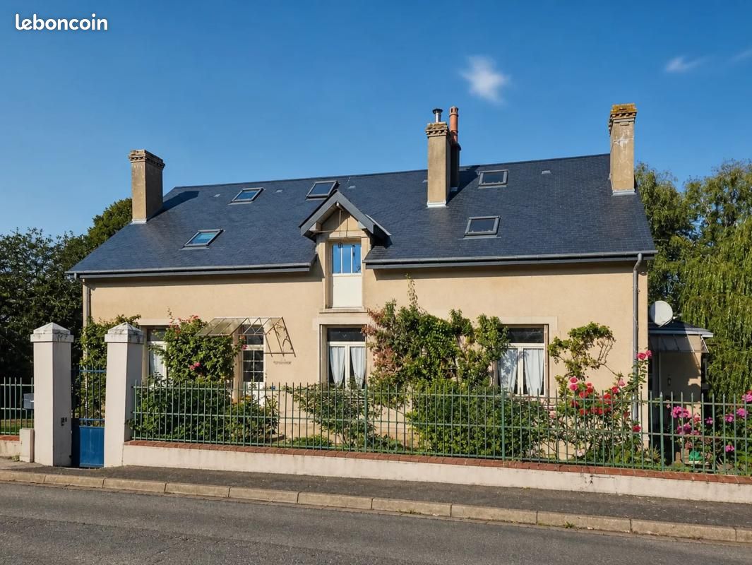 Maison 8 pièces 223 m² · à Coudrecieux · 223 m² · 223 000 €