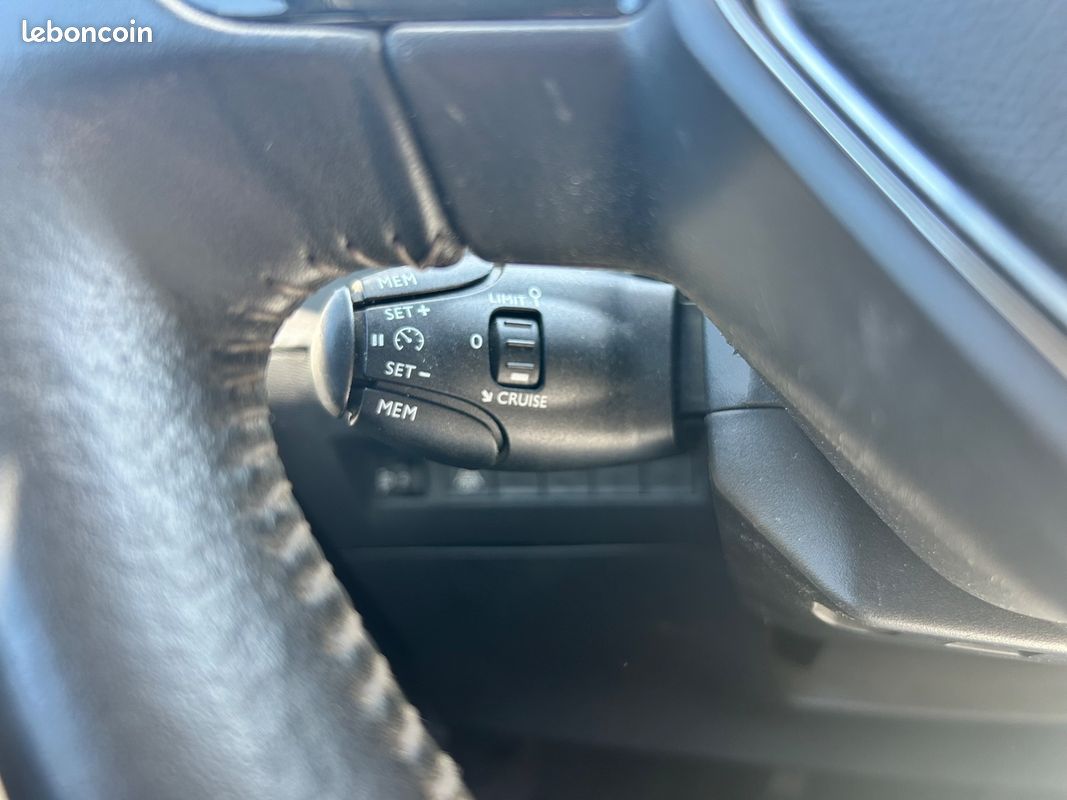 PEUGEOT 208 SOCIETE 1.5 BLUEHDI BVM6 100CH 7275HT CARPLAY - ENTRETIEN COMPLET PEUGEOT -REGULATEUR DE VITESSe (image 12)