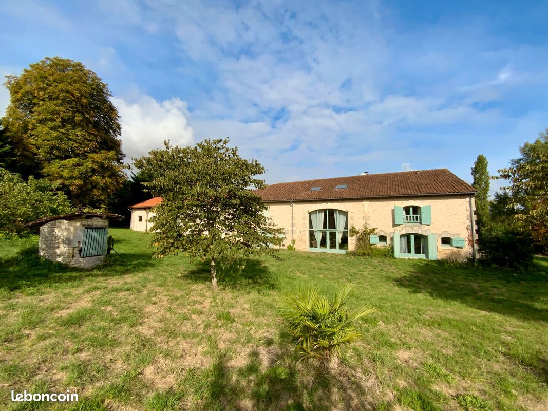Maison 6 pièces 186 m² · à Ozillac · 186 m² · 274 500 €