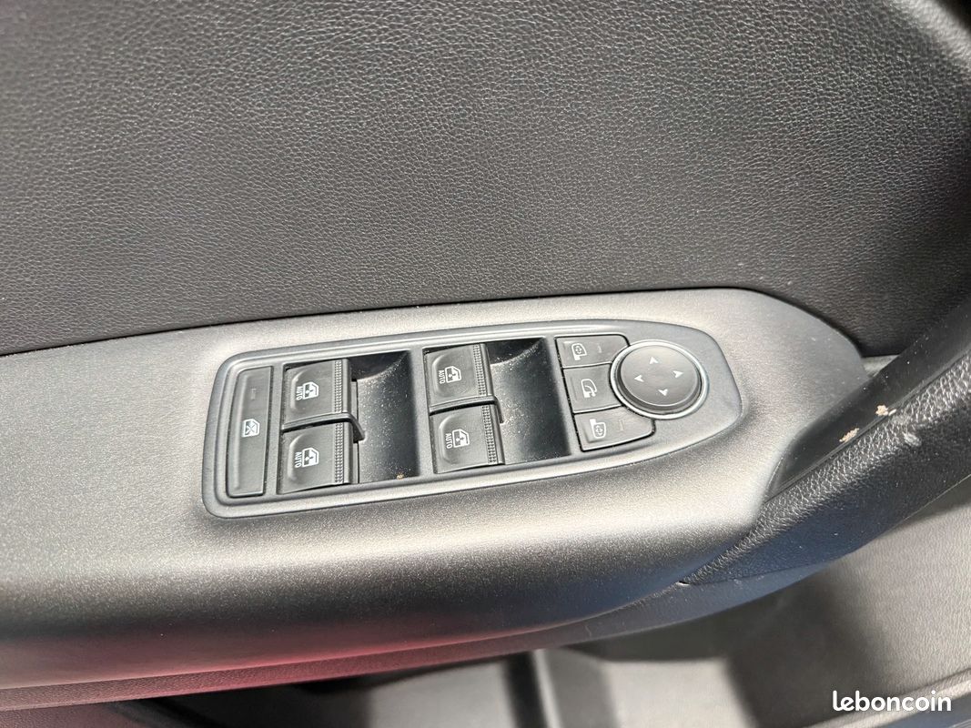 Renault CAPTUR BUSINESS 1.0 tce 90 CV + CARPLAY + CAMERA + CLIMATISATION (image 17)