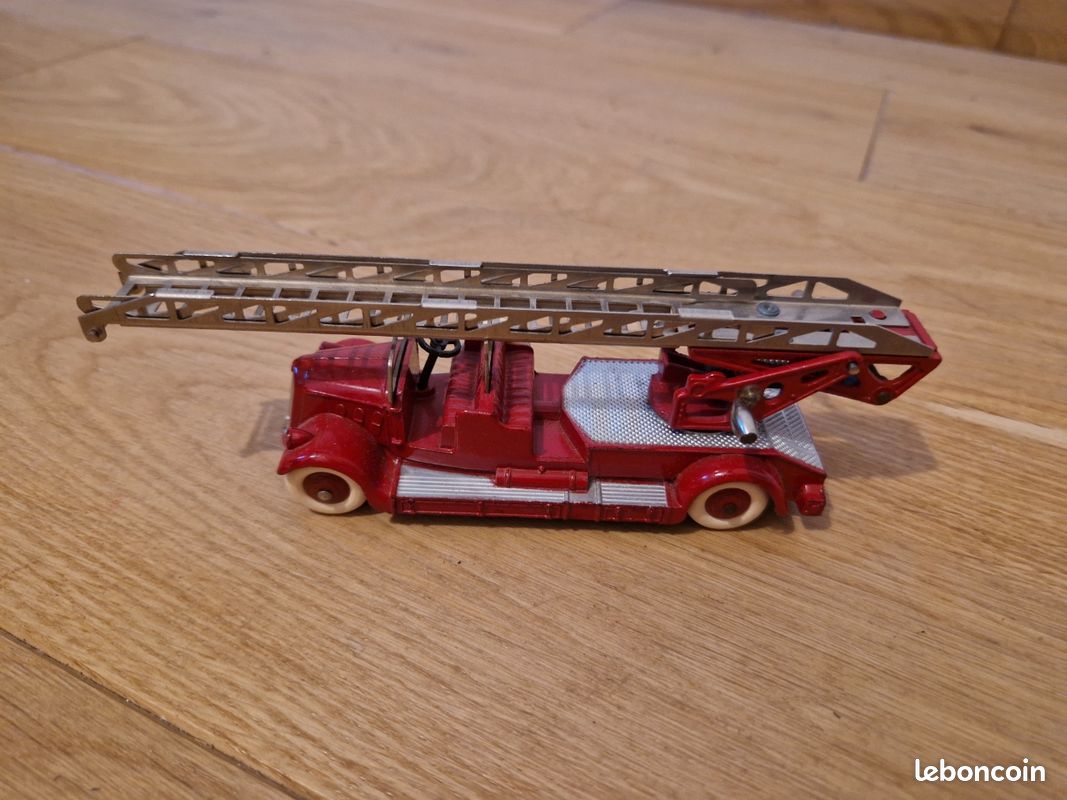 Camion Pompier Dinky Toys Delahaye 32D – Avec Pochette élastiques