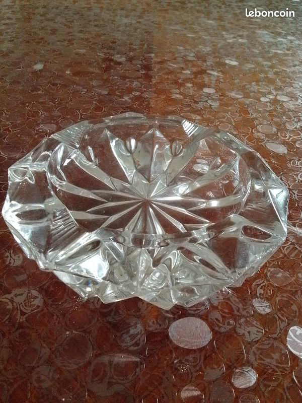 Cendrier cristal (image 1)