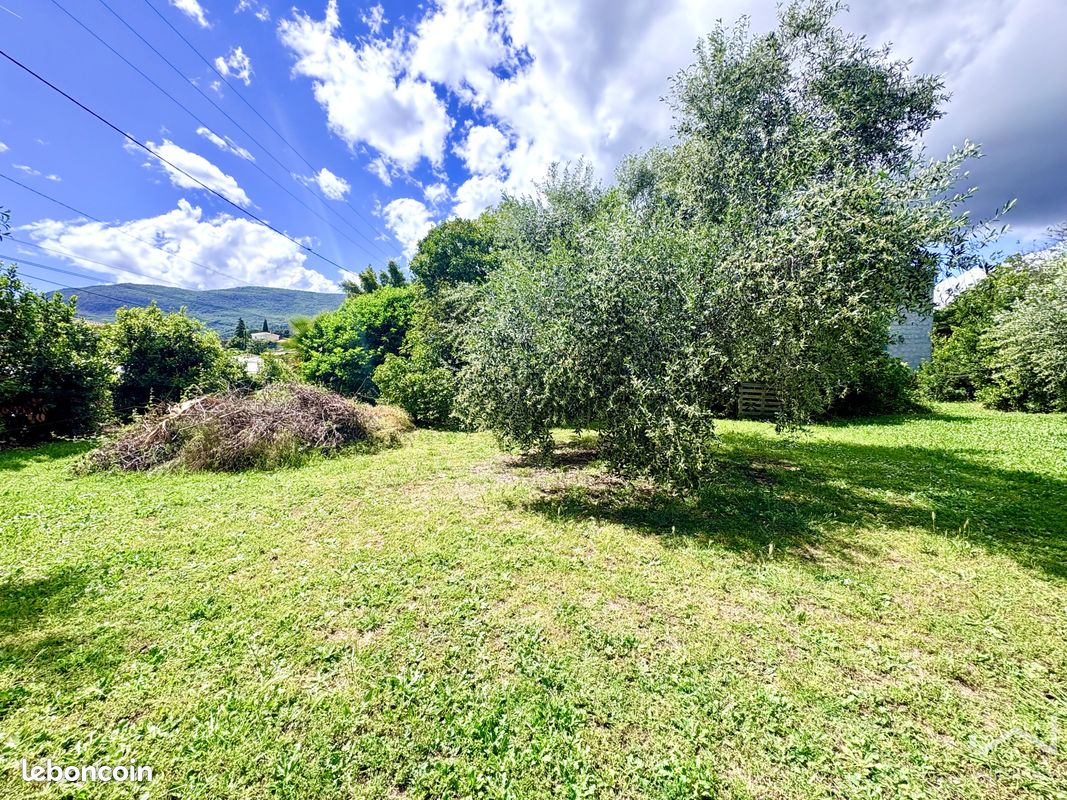 Terrain 741 m² · à Carros · 741 m² · 357 000 €