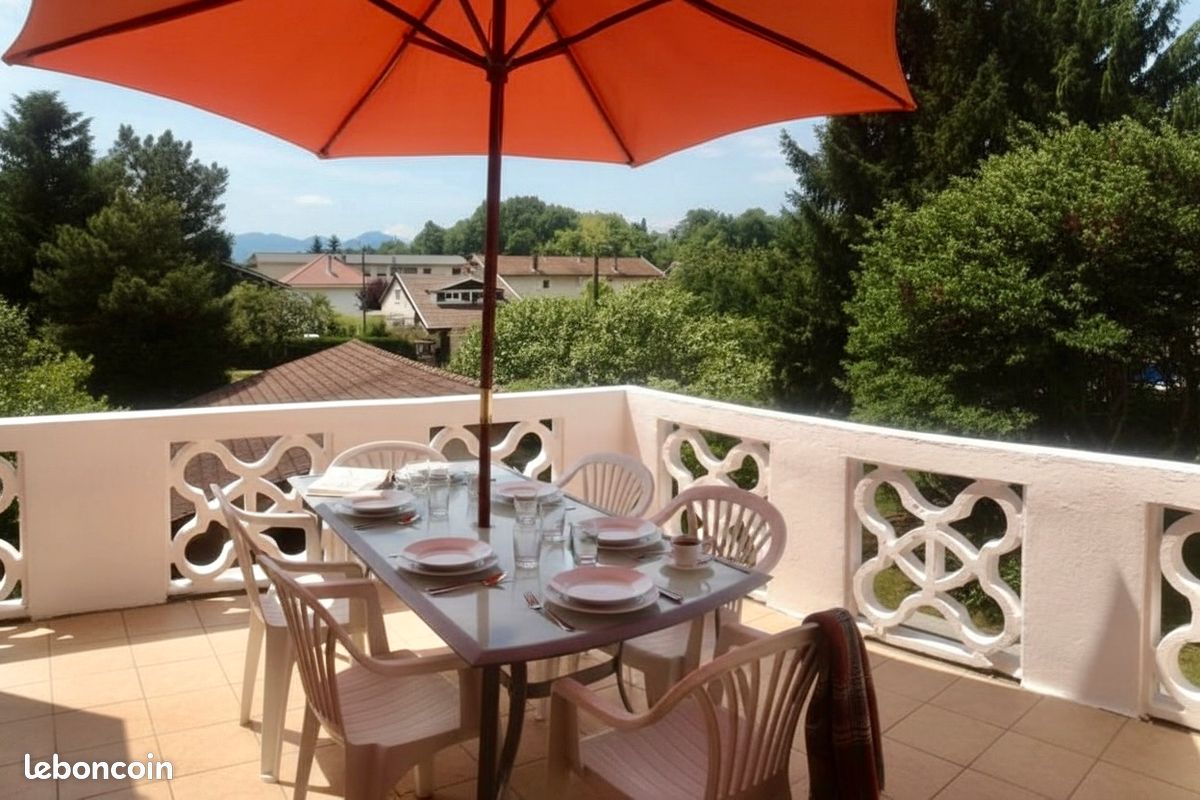 Location de vacances ou cure à Aix Les Bains - 2 Chambres - Bel appartement Lumineux avec Terrasse donnant sur Parc Arboré (image 1)