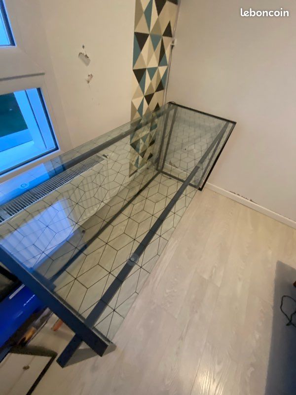 Bureau (image 1)