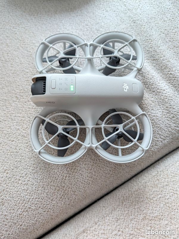 ​[TRÈS BON ÉTAT] Pack Drone DJI Neo Motion Fly More Combo (Casque + Motion Controller)
​Prix (image 3)